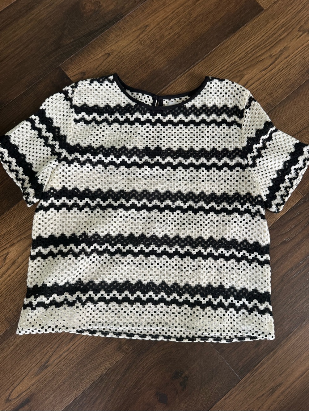 Evereve Black and White Crochet Short Sleeve Top
